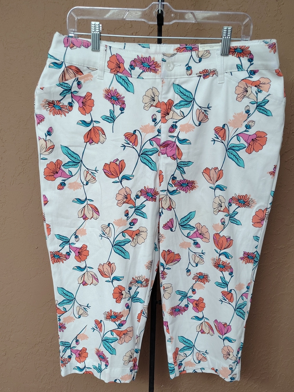NWT St. John's Bay White Capri Pants Coral, Teal & Pink Floral Print Size 14